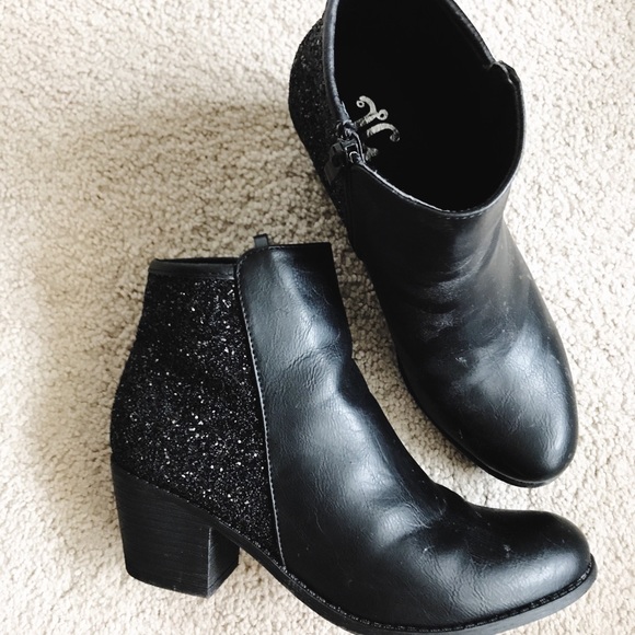 Shoes - Glitter heel black bootie